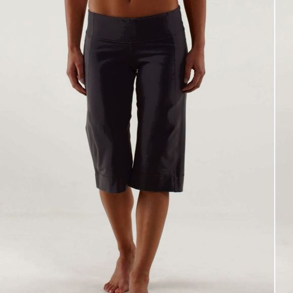 lululemon athletica Pants - Lululemon Clam Digger II Soot Straight Leg Crops Ribbed Waist 2